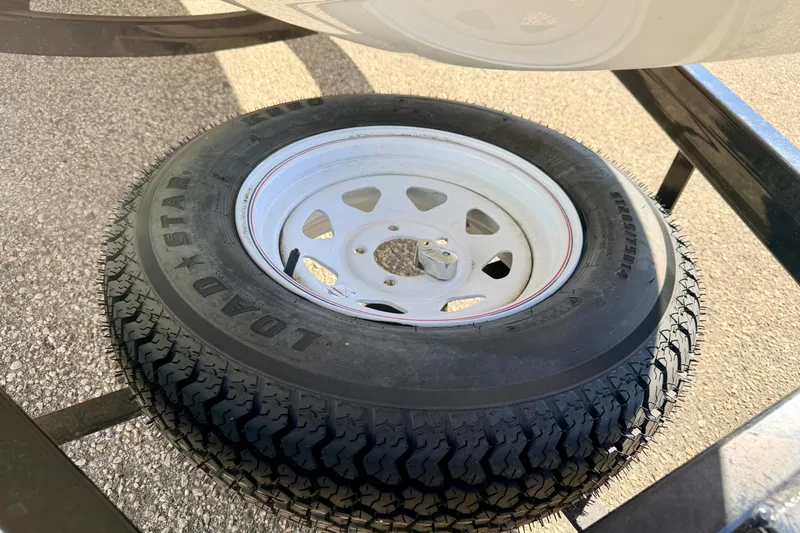Slide: The Image of Spare tire on a Stratos 375 XF 2007 trailer, featuring Load Star branding. - 84