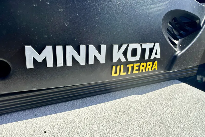 Slide: The Image of Minn Kota Ulterra motor on 2007 Stratos 375 XF boat, close-up view. - 65