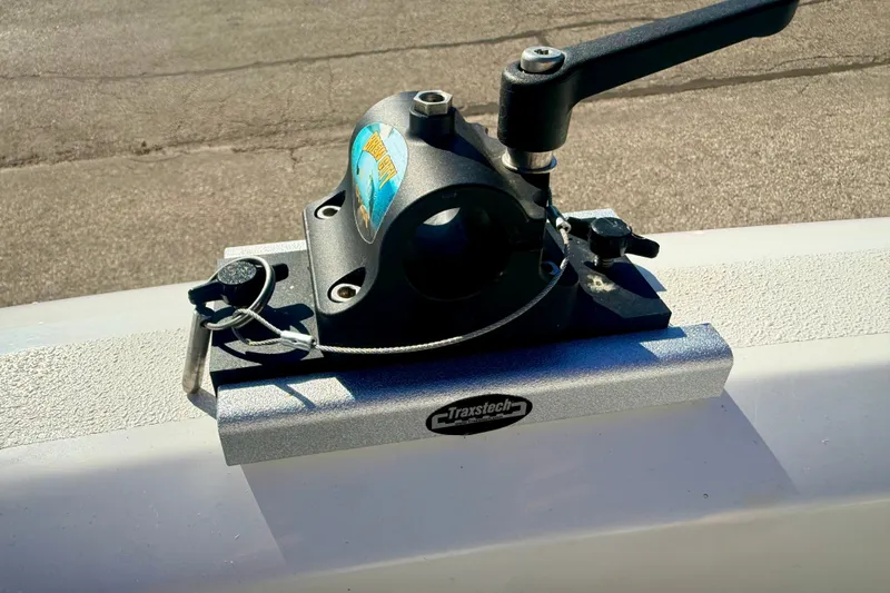 Slide: The Image of Traxstech mount on Stratos 375 XF 2007 boat, featuring a secure locking mechanism. - 72