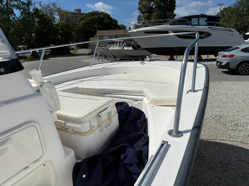 Slide: The Image of Boston Whaler 170 MONTAUK 2004 - 6