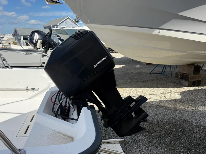 Slide: The Image of Boston Whaler 170 MONTAUK 2004 - 3