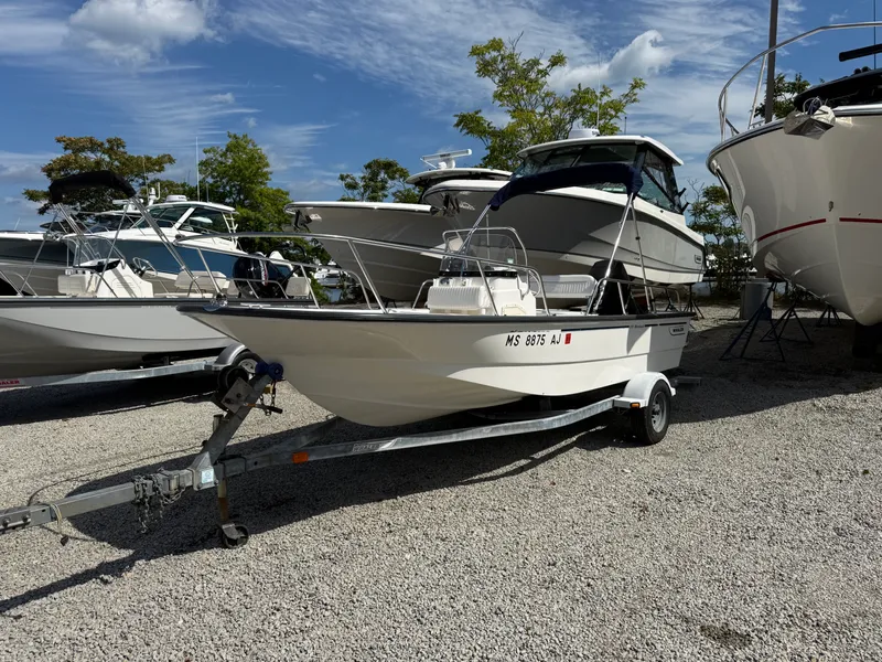 Slide: The Image of Boston Whaler 170 MONTAUK 2004 - 1