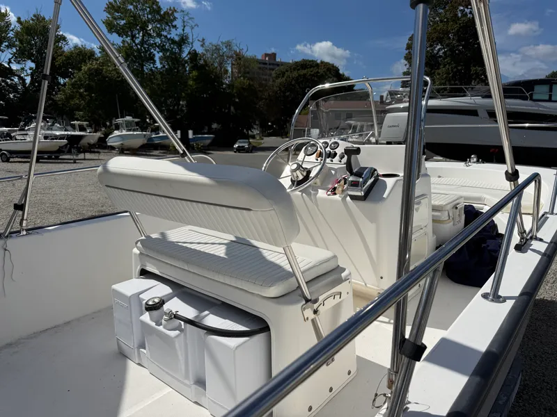 Slide: The Image of Boston Whaler 170 MONTAUK 2004 - 4