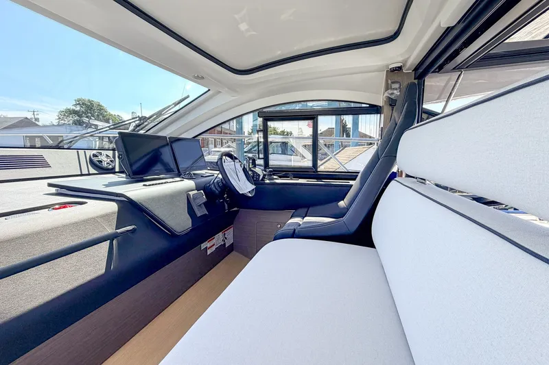 Slide: The Image of Innenansicht der Beneteau Gran Turismo 40, Baujahr 2027, mit modernem Cockpit und bequemen Sitzen. - 4