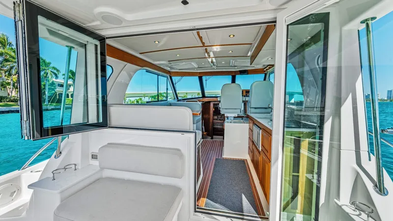 Slide: The Image of Cockpit and Salon Entry View - 26