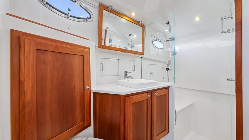 Slide: The Image of Luxurious En-Suite Head - 21