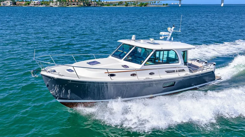 Slide: The Image of Portside View in Motion - 48