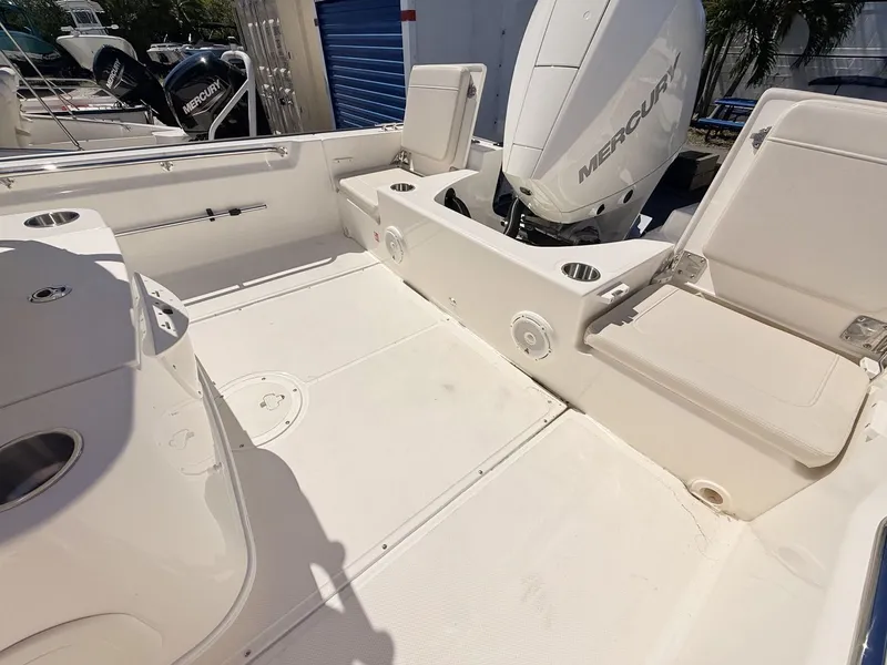 Slide: The Image of Boston Whaler 210 Montauk 2027 - 18