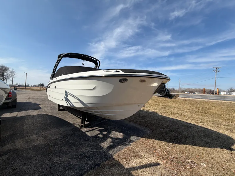 The Image of Sea Ray SDX 270 2026 - 0