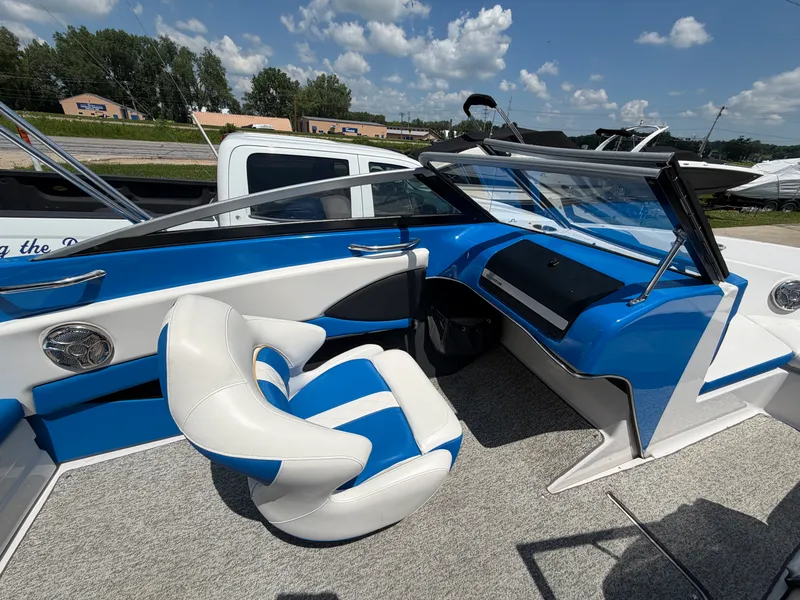 Slide: The Image of Glastron HF GT205 BR 2014 - 22