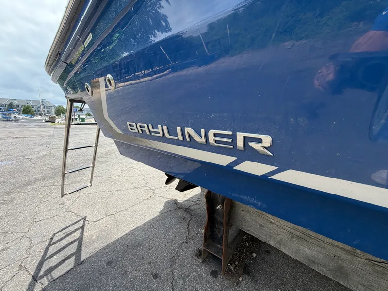 Slide: The Image of Bayliner VR6 Bowrider 2023 - 41