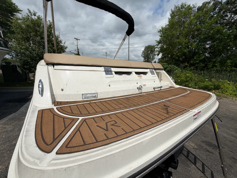 Slide: The Image of Bayliner VR6 Bowrider 2023 - 37