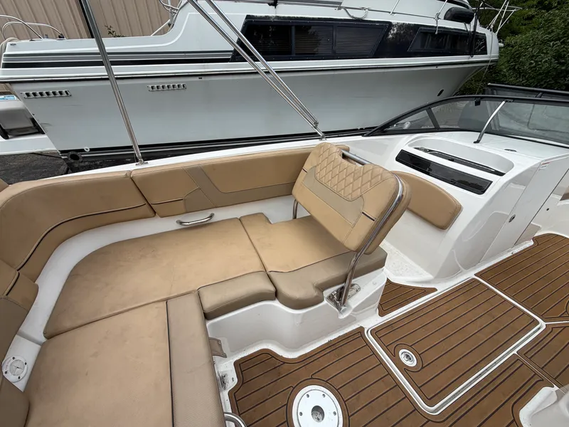 Slide: The Image of Bayliner VR6 Bowrider 2023 - 13