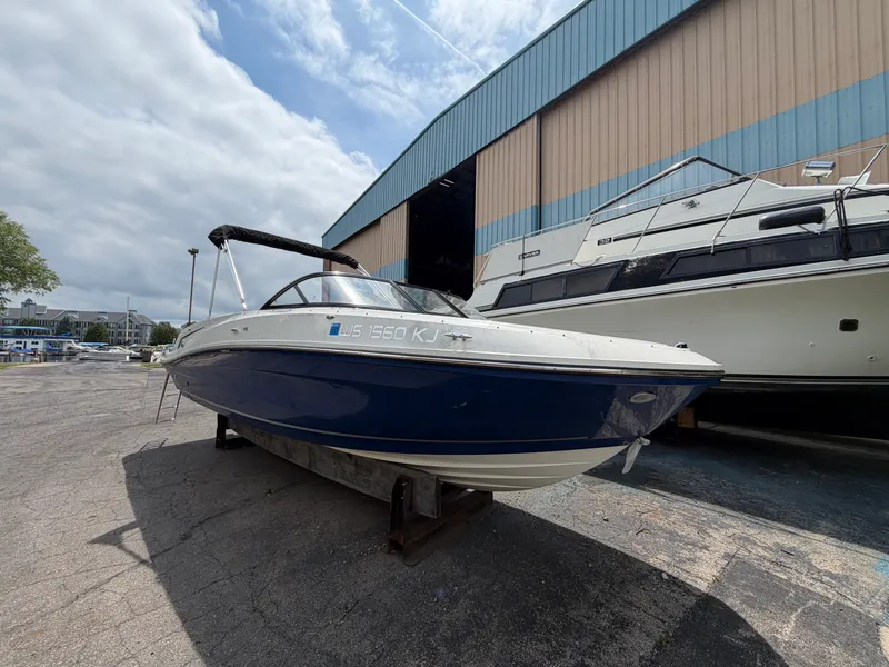Slide: The Image of Bayliner VR6 Bowrider 2023 - 31