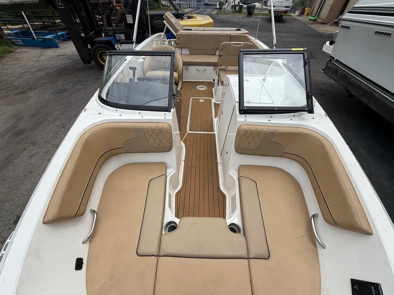 Slide: The Image of Bayliner VR6 Bowrider 2023 - 20
