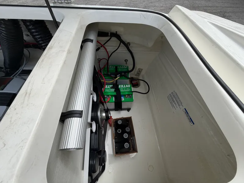 Slide: The Image of Bayliner VR6 Bowrider 2023 - 28