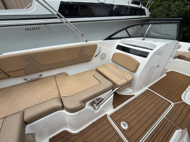 Slide: The Image of Bayliner VR6 Bowrider 2023 - 14