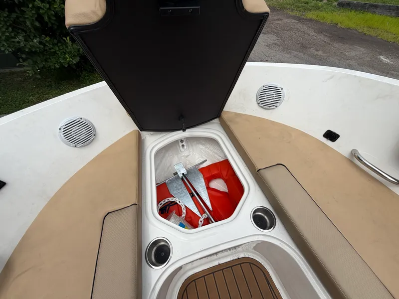 Slide: The Image of Bayliner VR6 Bowrider 2023 - 22