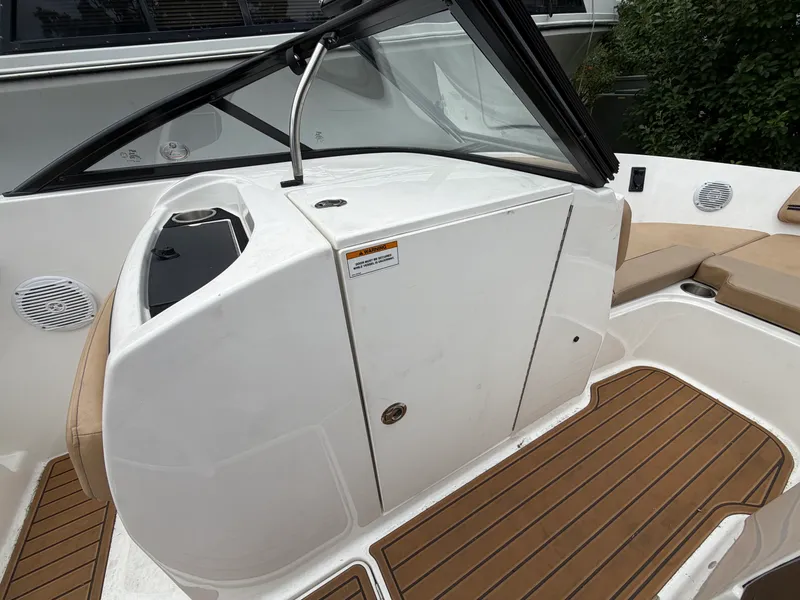 Slide: The Image of Bayliner VR6 Bowrider 2023 - 17