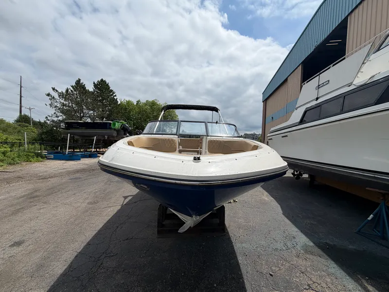 Slide: The Image of Bayliner VR6 Bowrider 2023 - 32