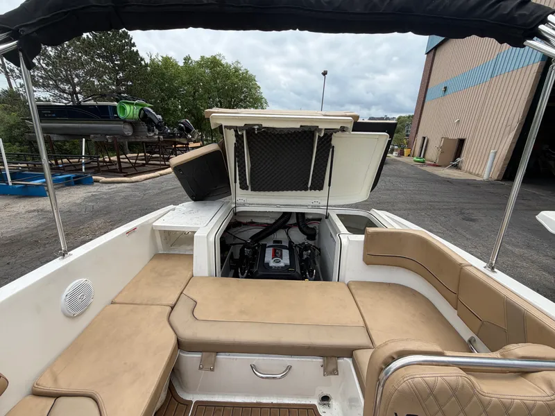 Slide: The Image of Bayliner VR6 Bowrider 2023 - 26