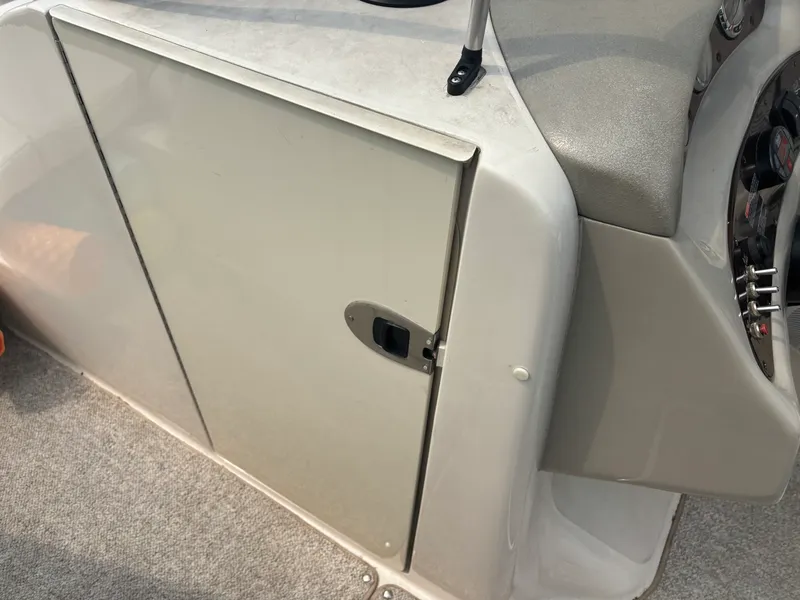 Slide: The Image of Sea Ray 240 SUNDECK 2005 - 15