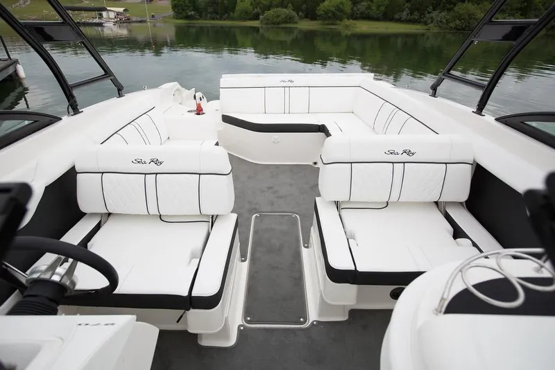 Slide: The Image of Sea Ray 270 Sundeck 2016 - 34