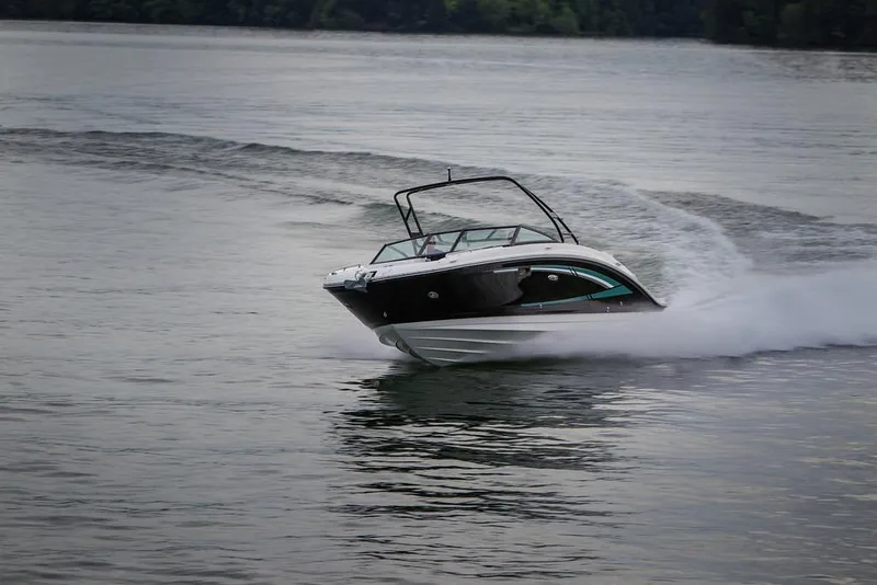 Slide: The Image of Sea Ray 270 Sundeck 2016 - 32