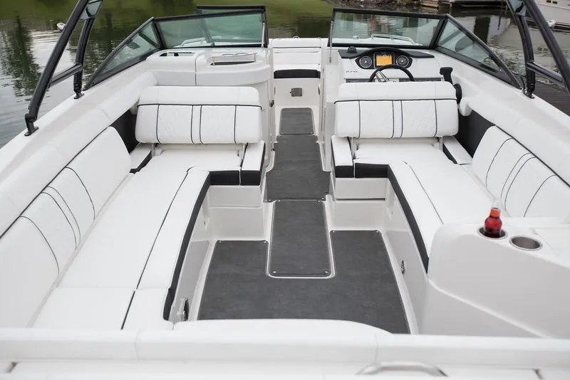 Slide: The Image of Sea Ray 270 Sundeck 2016 - 21