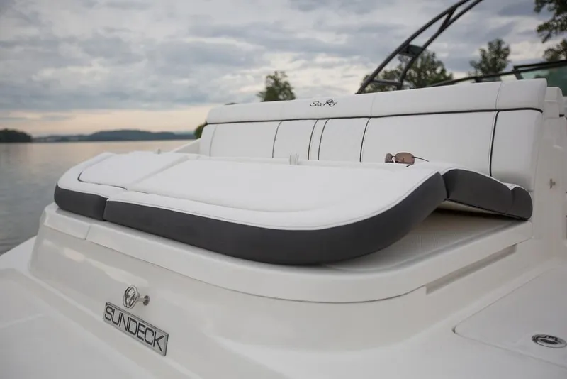 Slide: The Image of Sea Ray 270 Sundeck 2016 - 24