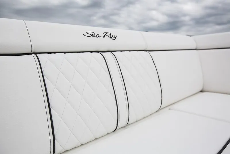 Slide: The Image of Sea Ray 270 Sundeck 2016 - 14