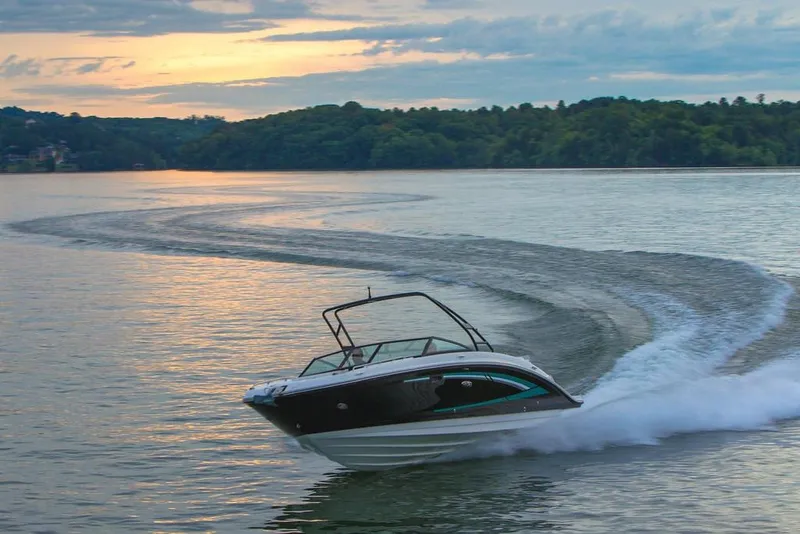 Slide: The Image of Sea Ray 270 Sundeck 2016 - 4