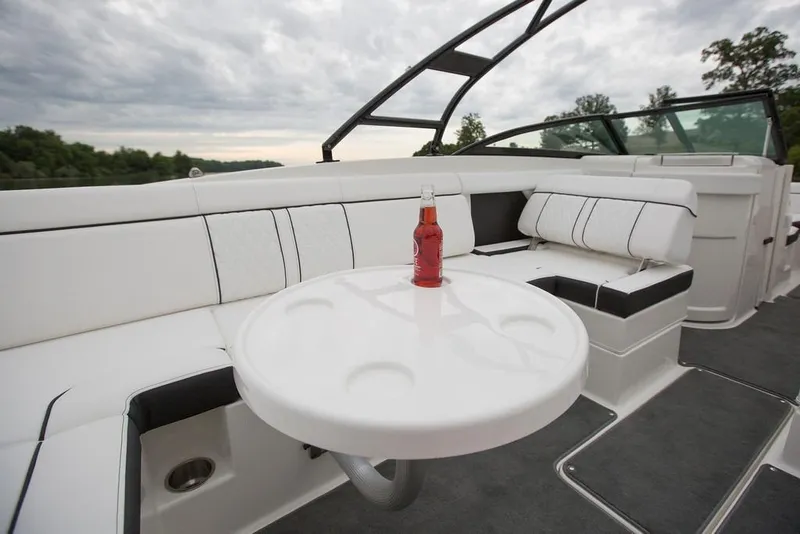 Slide: The Image of Sea Ray 270 Sundeck 2016 - 36