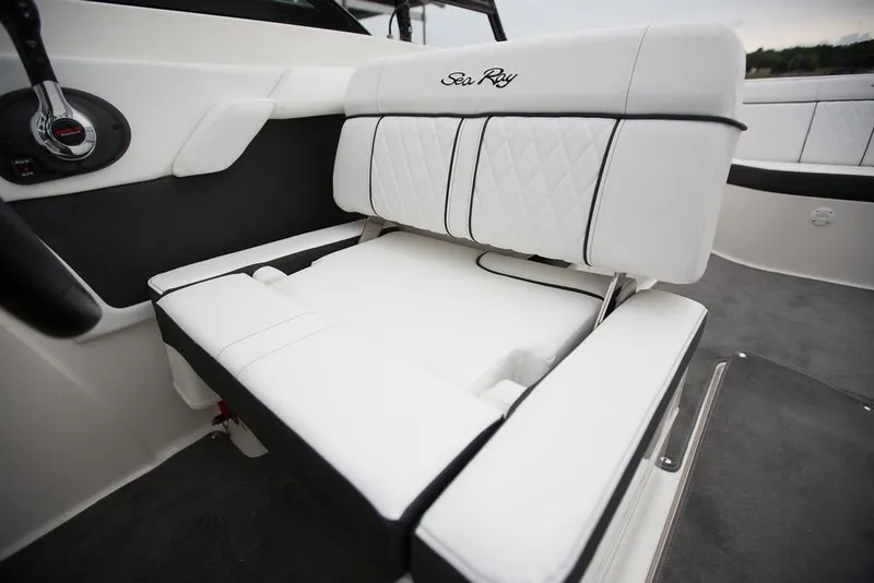 Slide: The Image of Sea Ray 270 Sundeck 2016 - 23