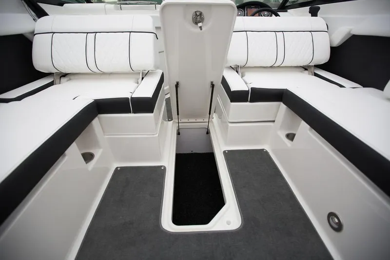 Slide: The Image of Sea Ray 270 Sundeck 2016 - 49