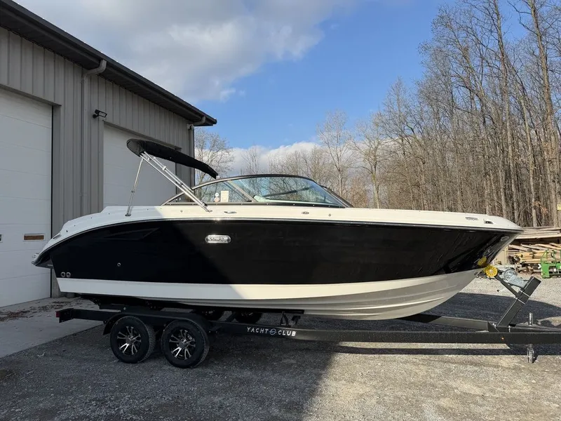 Slide: The Image of Sea Ray SDX 230 2026 - 1