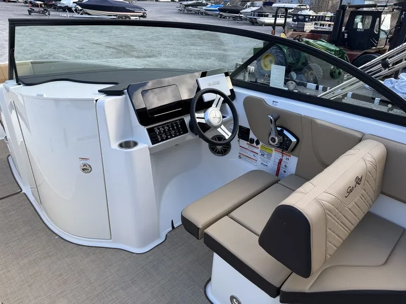 Slide: The Image of Sea Ray SDX 230 2026 - 22
