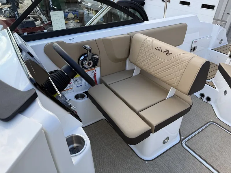 Slide: The Image of Sea Ray SDX 230 2026 - 25