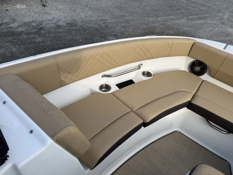 Slide: The Image of Sea Ray SDX 230 2026 - 60