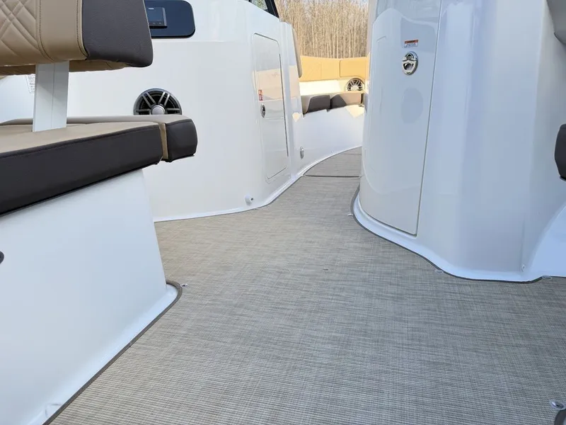 Slide: The Image of Sea Ray SDX 230 2026 - 46