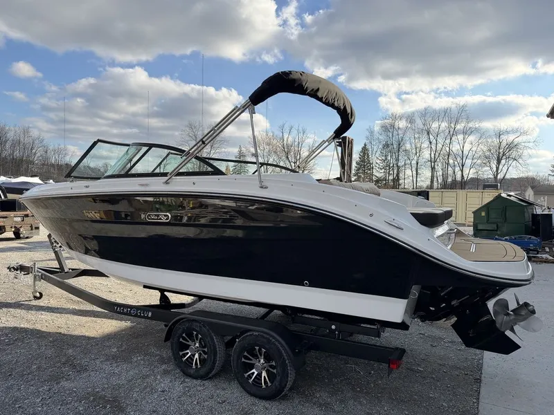 Slide: The Image of Sea Ray SDX 230 2026 - 4