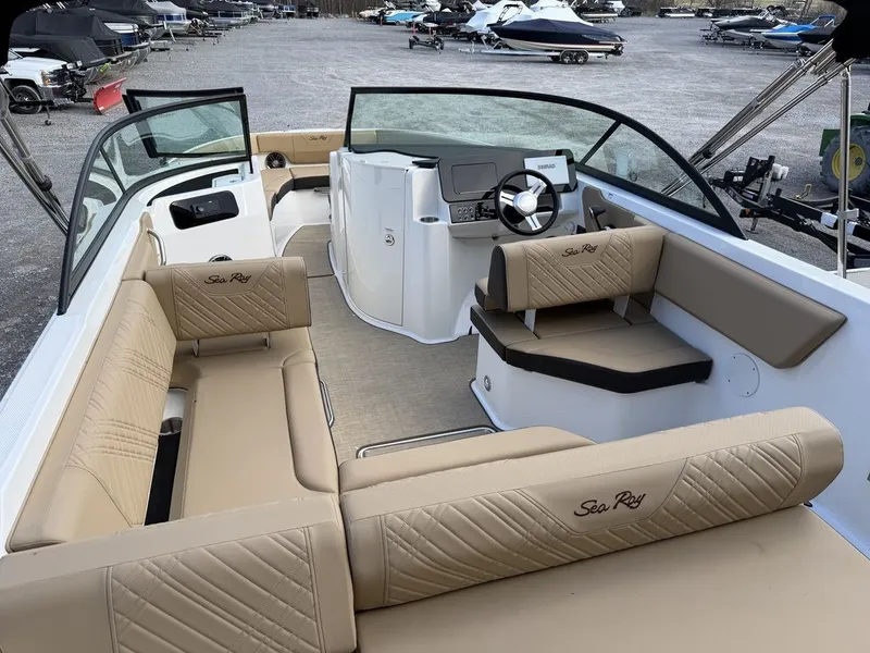 Slide: The Image of Sea Ray SDX 230 2026 - 11