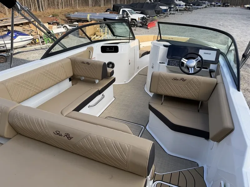Slide: The Image of Sea Ray SDX 230 2026 - 13
