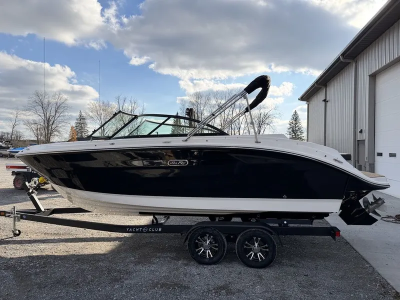Slide: The Image of Sea Ray SDX 230 2026 - 5