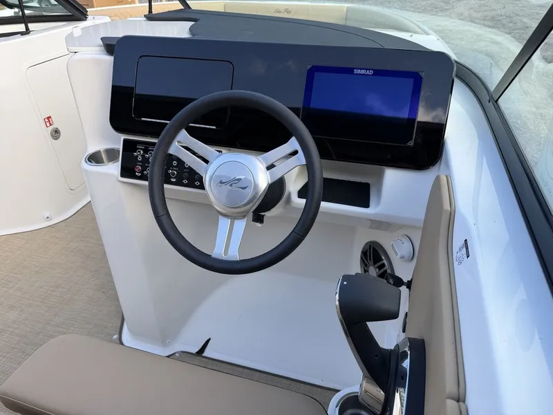 Slide: The Image of Sea Ray SDX 230 2026 - 18