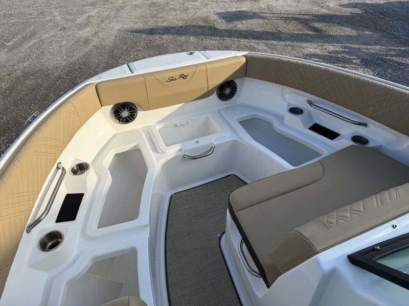 Slide: The Image of Sea Ray SDX 230 2026 - 50