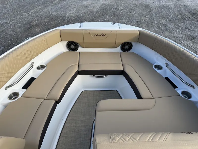 Slide: The Image of Sea Ray SDX 230 2026 - 48
