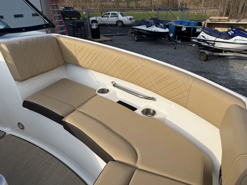 Slide: The Image of Sea Ray SDX 230 2026 - 56