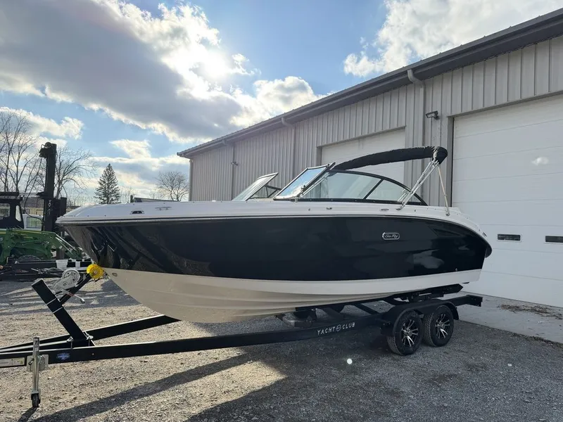 Slide: The Image of Sea Ray SDX 230 2026 - 6