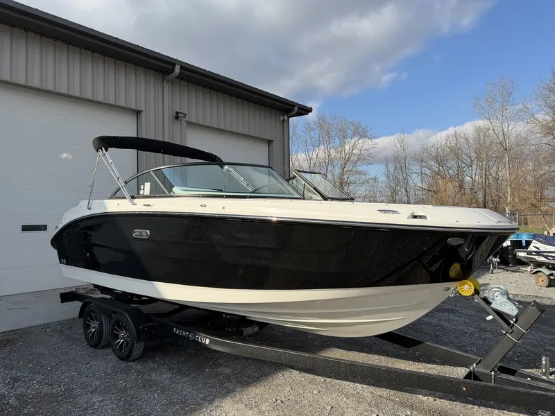 Slide: The Image of Sea Ray SDX 230 2026 - 0